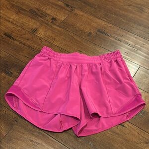 Lululemon - Hotty Hot Low-Rise Short 4” - Size 8